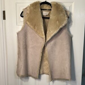 LOFT Women's Cream Faux Fur Vest